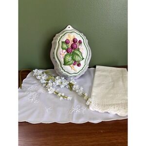 Vintage 1986 Le Cordon Bleu Franklin Mint Raspberry Ceramic Jelly Mold Wall Hang
